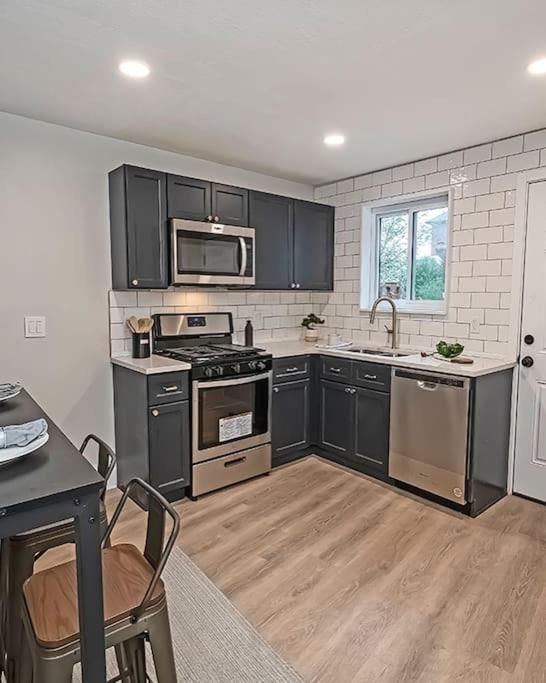 Hip And Bright Lawerenceville 2 Bed Easy Parking Pittsburgh Exterior photo